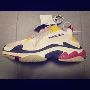 Balenciagia triple s the newest model